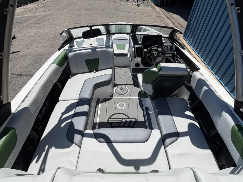 Slide: The Image of Malibu 20 VTX 2023 - 17