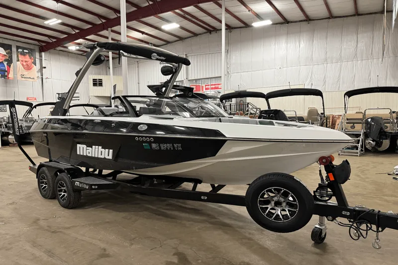 Slide: The Image of Malibu WAKESETTER 2023 - 1