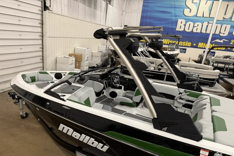 Slide: The Image of Malibu WAKESETTER 2023 - 10