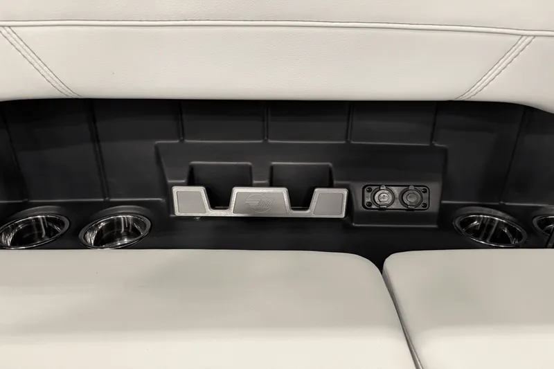 Slide: The Image of Malibu WAKESETTER 2023 - 17