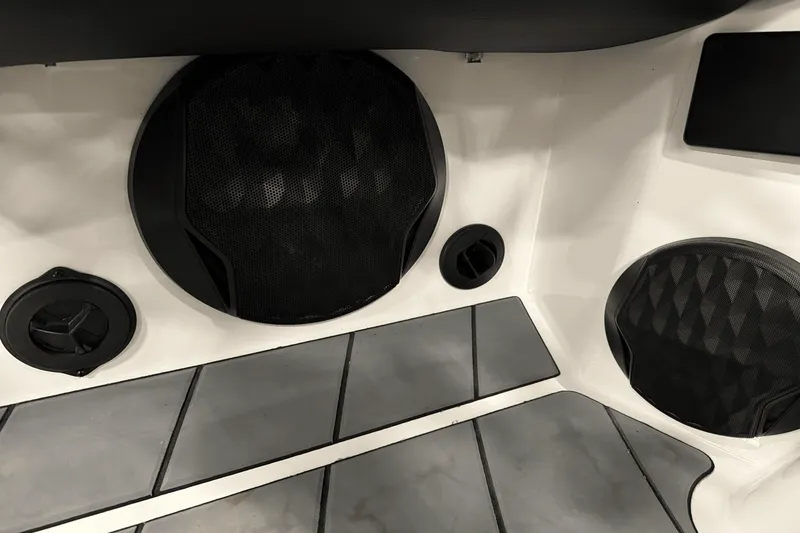 Slide: The Image of Malibu WAKESETTER 2023 - 18