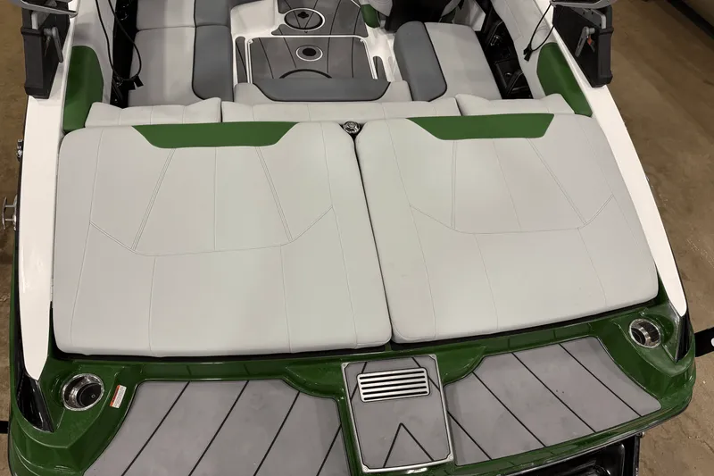 Slide: The Image of Malibu WAKESETTER 2023 - 23