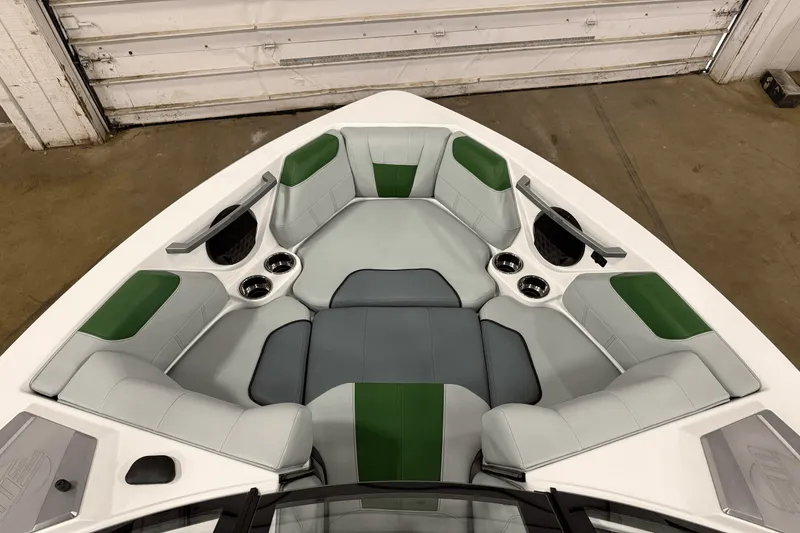 Slide: The Image of Malibu WAKESETTER 2023 - 7