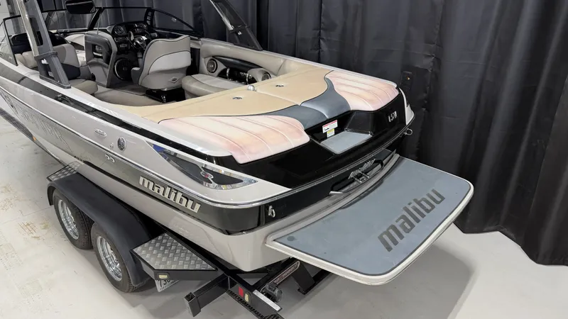 Slide: The Image of Malibu WAKESETTER 23 LSV 2010 - 6
