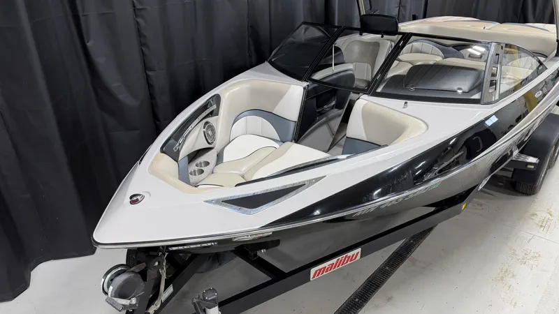 Slide: The Image of Malibu WAKESETTER 23 LSV 2010 - 4