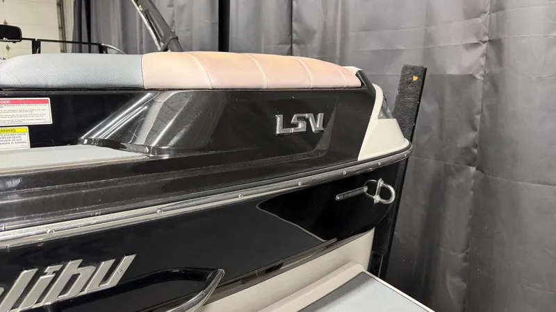 Slide: The Image of Malibu WAKESETTER 23 LSV 2010 - 10