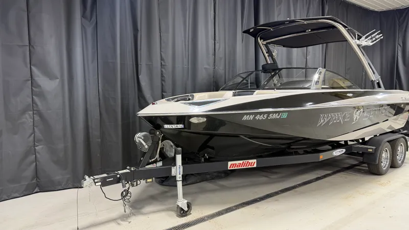 Slide: The Image of Malibu WAKESETTER 23 LSV 2010 - 2