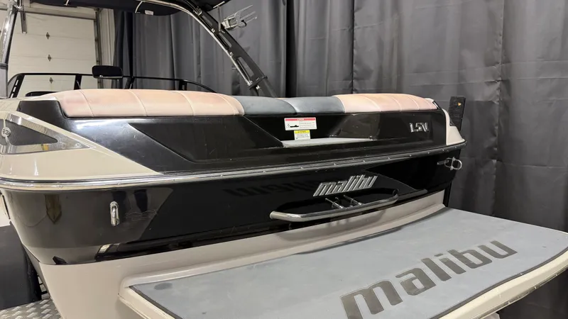 Slide: The Image of Malibu WAKESETTER 23 LSV 2010 - 9