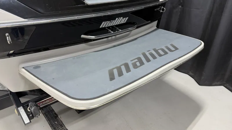 Slide: The Image of Malibu WAKESETTER 23 LSV 2010 - 8