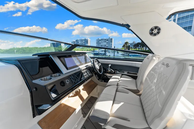 Slide: The Image of Sea Ray SLX 400 Outboard 2022 - 17