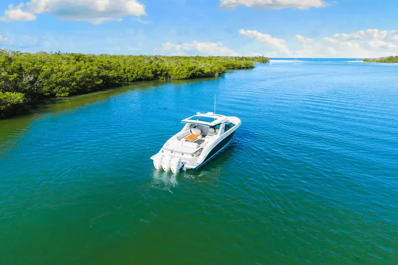 Slide: The Image of Sea Ray SLX 400 Outboard 2022 - 2