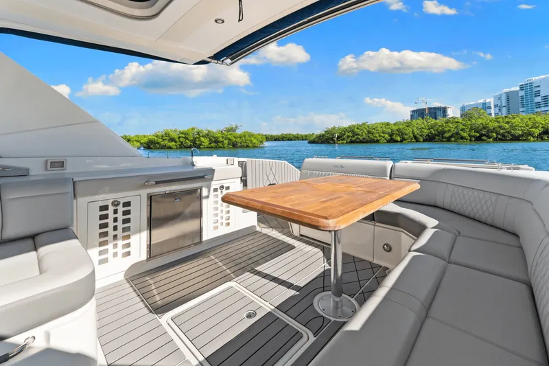 Slide: The Image of Sea Ray SLX 400 Outboard 2022 - 21