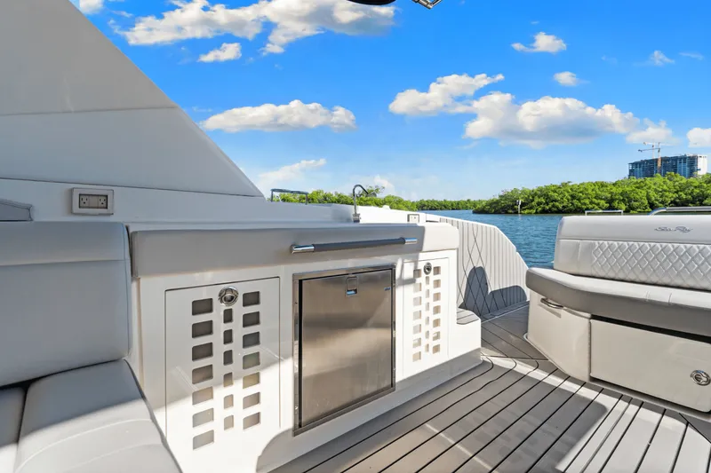 Slide: The Image of Sea Ray SLX 400 Outboard 2022 - 22