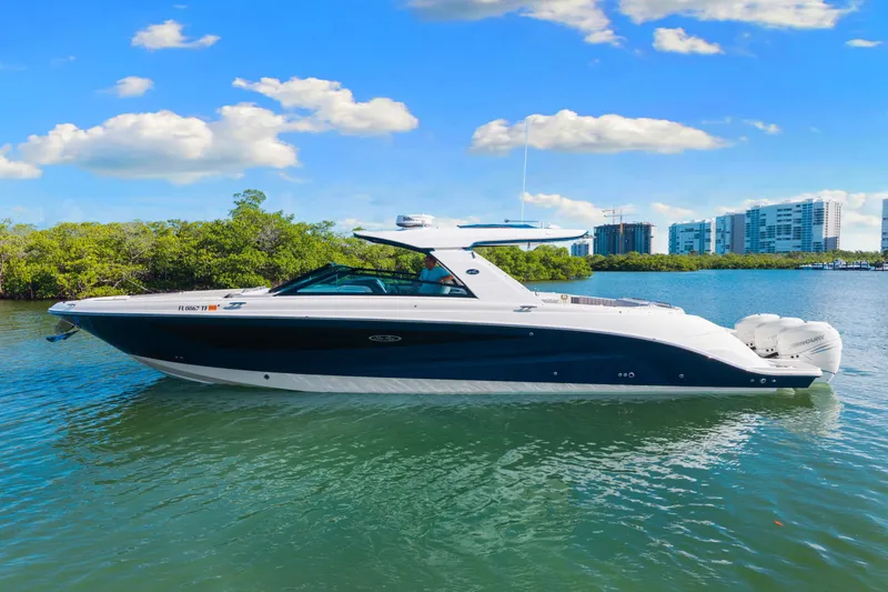 Slide: The Image of Sea Ray SLX 400 Outboard 2022 - 3