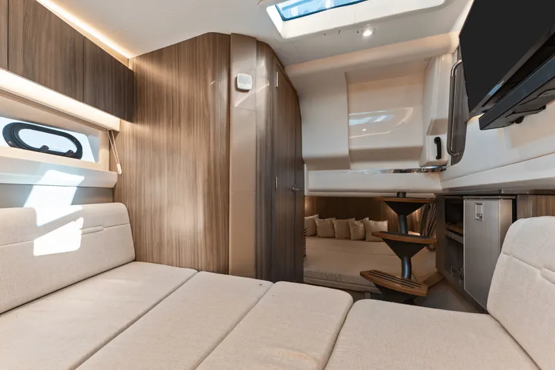 Slide: The Image of Sea Ray SLX 400 Outboard 2022 - 34