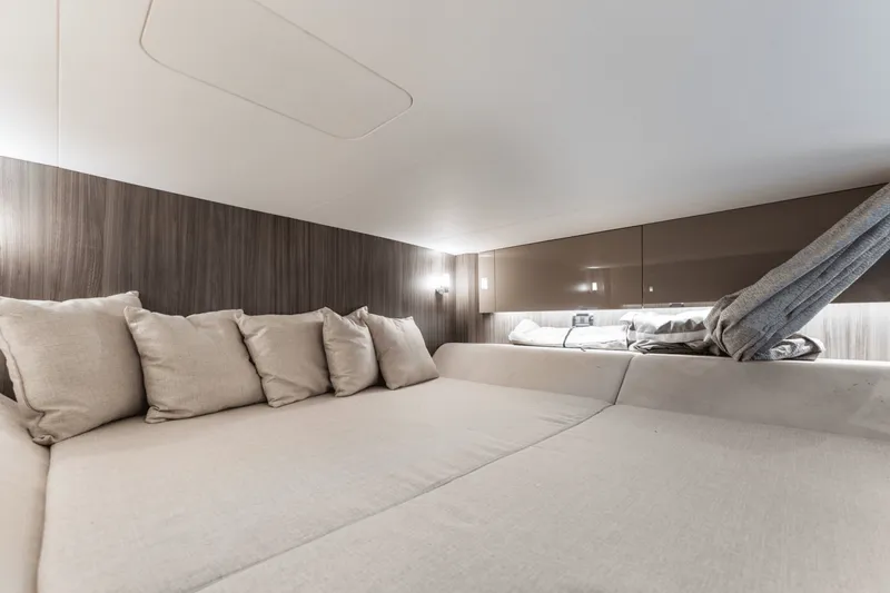 Slide: The Image of Sea Ray SLX 400 Outboard 2022 - 36