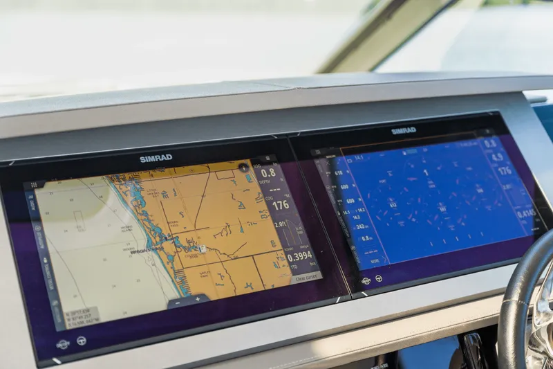 Slide: The Image of Sea Ray SLX 400 Outboard 2022 - 39