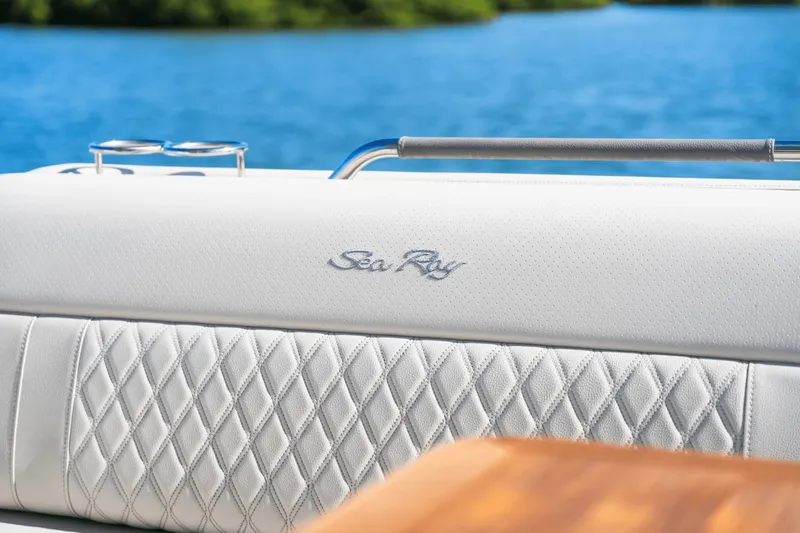 Slide: The Image of Sea Ray SLX 400 Outboard 2022 - 40