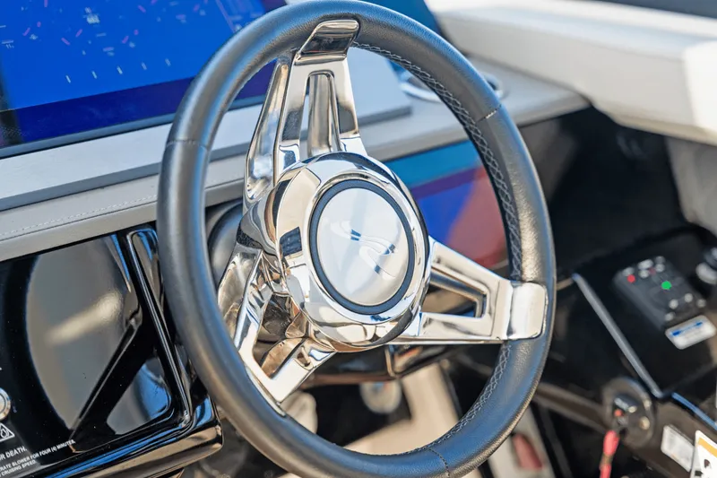 Slide: The Image of Sea Ray SLX 400 Outboard 2022 - 41