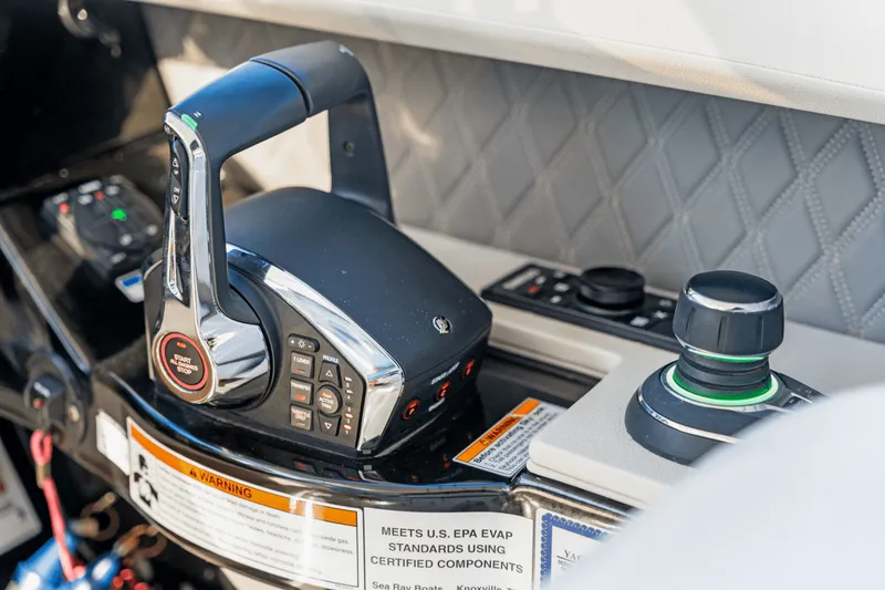 Slide: The Image of Sea Ray SLX 400 Outboard 2022 - 42