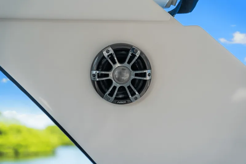 Slide: The Image of Sea Ray SLX 400 Outboard 2022 - 43