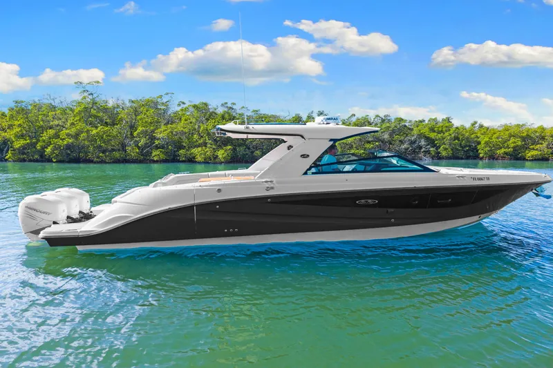 Slide: The Image of Sea Ray SLX 400 Outboard 2022 - 5