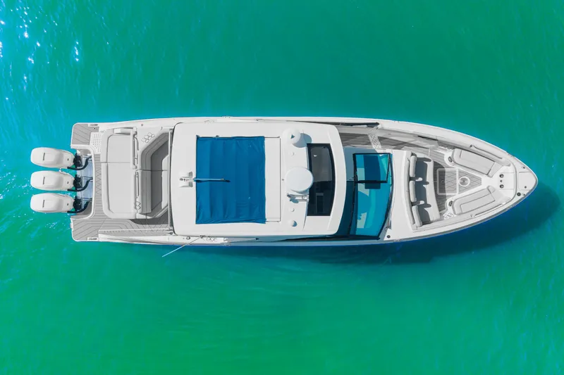 Slide: The Image of Sea Ray SLX 400 Outboard 2022 - 6