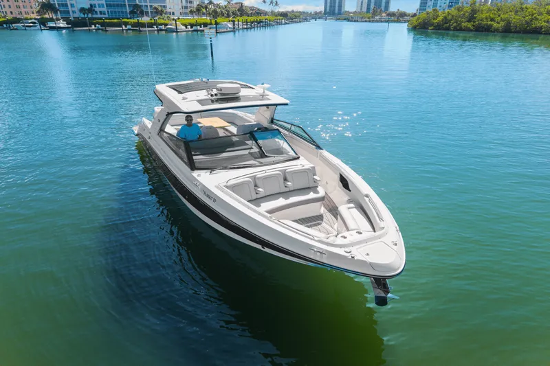 Slide: The Image of Sea Ray SLX 400 Outboard 2022 - 7