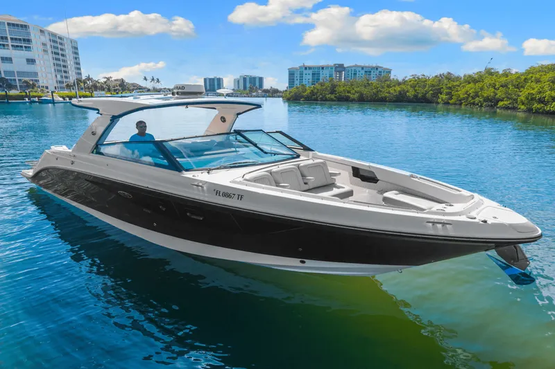 Slide: The Image of Sea Ray SLX 400 Outboard 2022 - 8