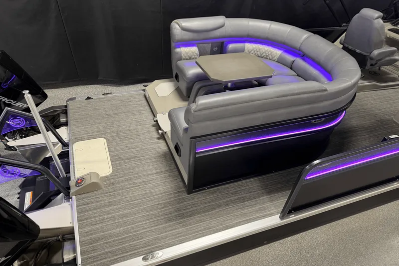 Slide: The Image of Premier 270 S-SERIES 2021 - 16