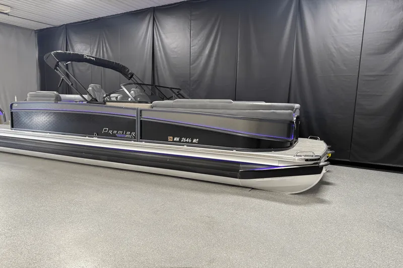 Slide: The Image of Premier 270 S-SERIES 2021 - 3