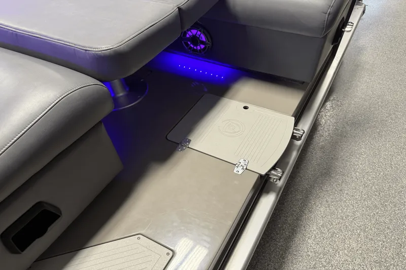 Slide: The Image of Premier 270 S-SERIES 2021 - 38