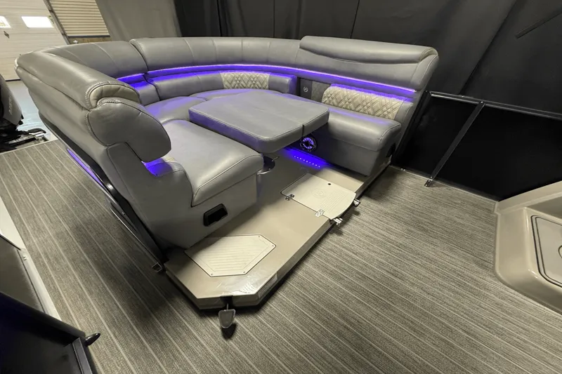 Slide: The Image of Premier 270 S-SERIES 2021 - 41