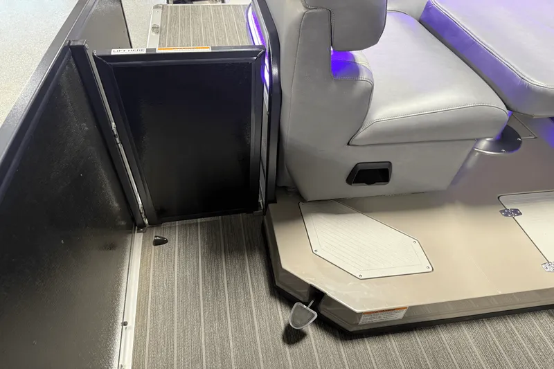 Slide: The Image of Premier 270 S-SERIES 2021 - 43