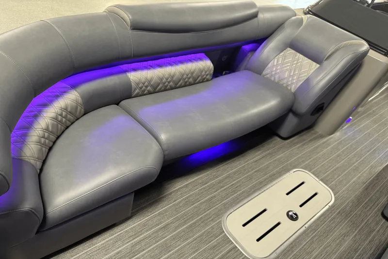 Slide: The Image of Premier 270 S-SERIES 2021 - 81