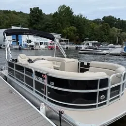 Slide: The Image of South Bay ' Cream of the Lake" 500 Series 519CR 2.0 2018 - 8