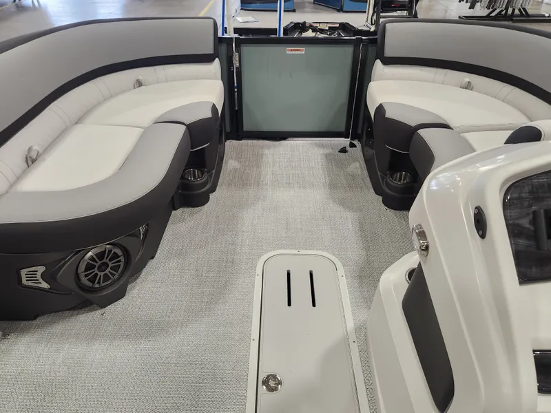 Slide: The Image of Avalon "Avente Tifania" Avalon LSZ Cruise Rear Bench - 19 FT PLUS Patio Pad 2027 - 4