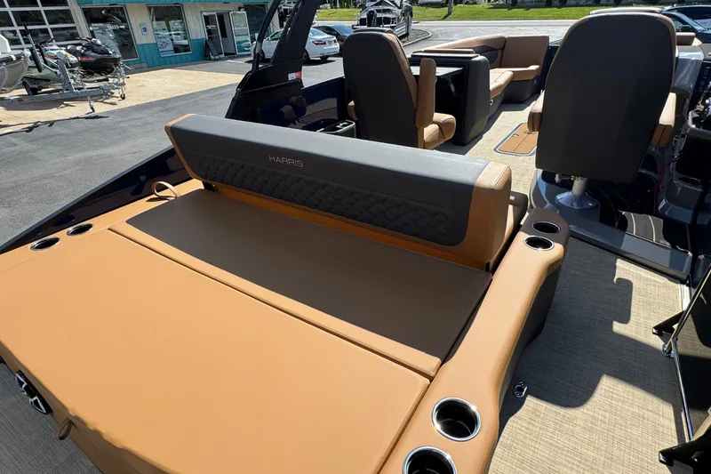Slide: The Image of Harris Sunliner 250 2026 - 6