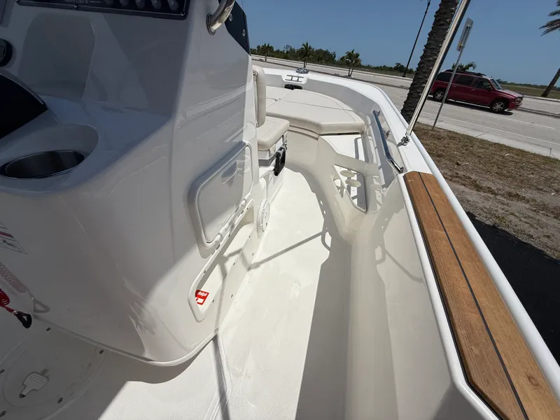 Slide: The Image of Boston Whaler 170 Montauk 2026 - 6