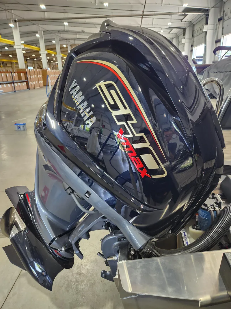 Slide: The Image of Avalon "Portofino" Avalon LSZ Elite Windshield - 23 FT Triple 2027 - 5
