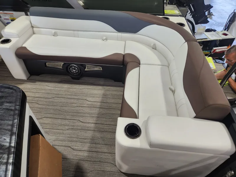 Slide: The Image of Avalon "Portofino" Avalon LSZ Elite Windshield - 23 FT Triple 2027 - 16
