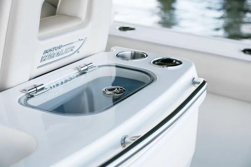 Slide: The Image of Boston Whaler 280 Outrage 2026 - 144