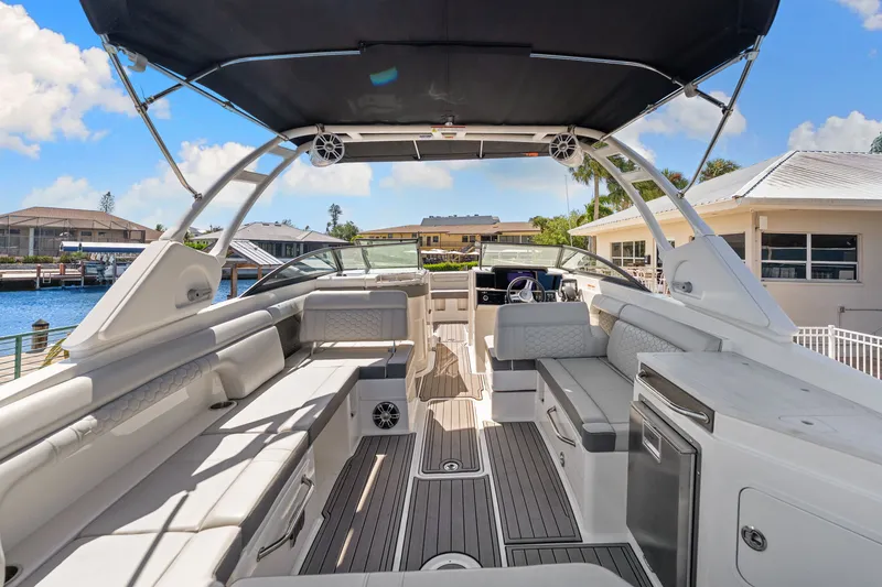 Slide: The Image of Sea Ray 290 SDX OB 2023 - 31