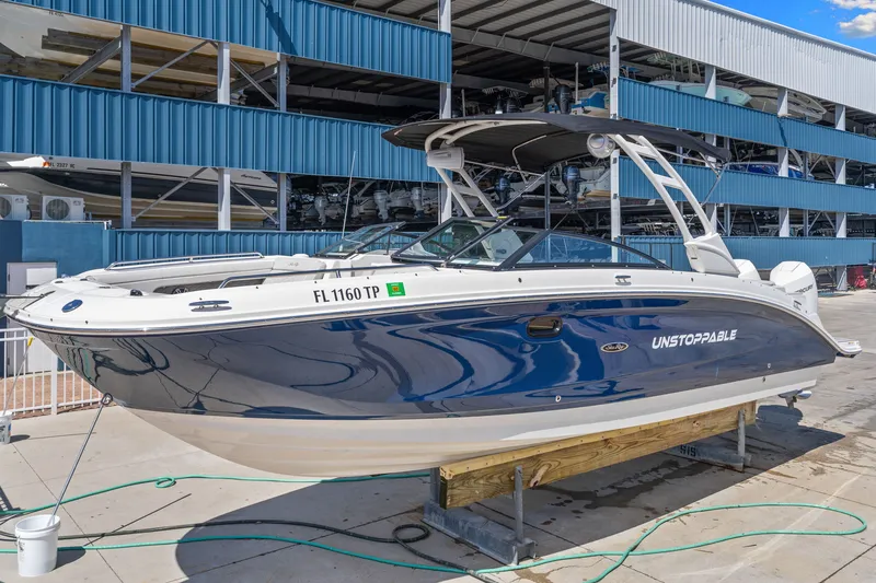 Slide: The Image of Sea Ray 290 SDX OB 2023 - 5