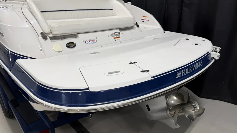 Slide: The Image of Four Winns 224 FUNSHIP 2007 - 8