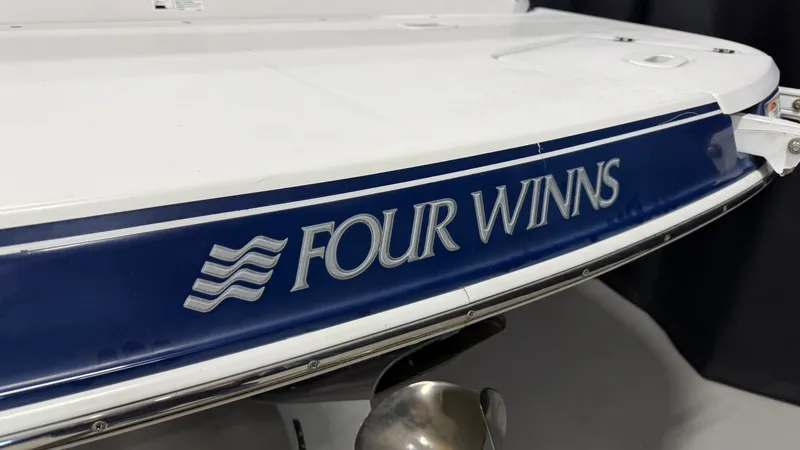 Slide: The Image of Four Winns 224 FUNSHIP 2007 - 11