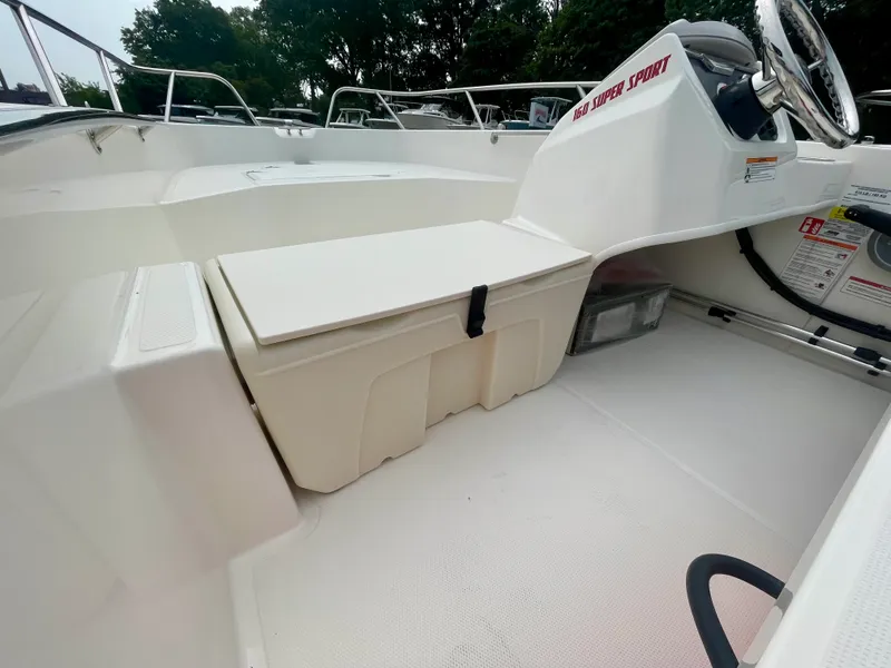 Slide: The Image of Boston Whaler 160 Super Sport 2026 - 5