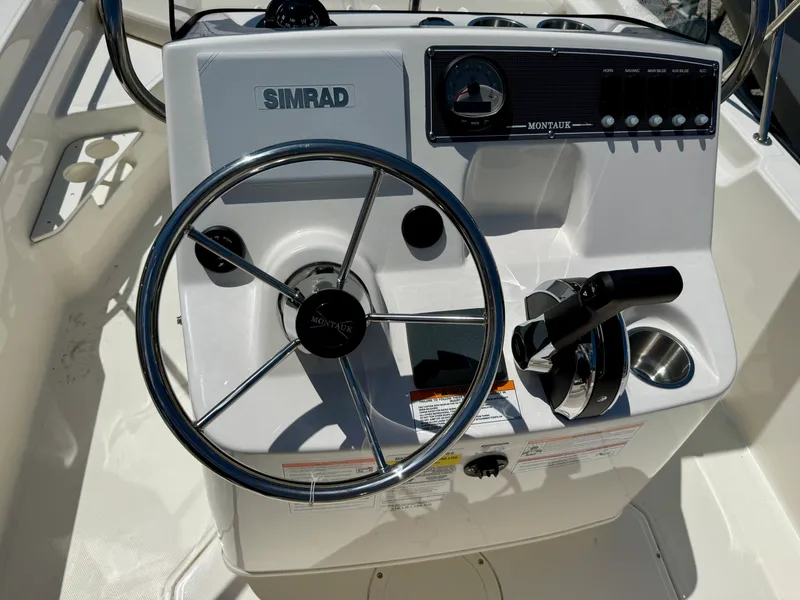 Slide: The Image of Boston Whaler 170 Montauk 2026 - 10
