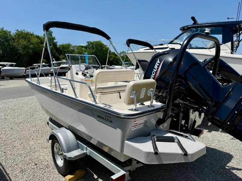 Slide: The Image of Boston Whaler 170 Montauk 2026 - 5