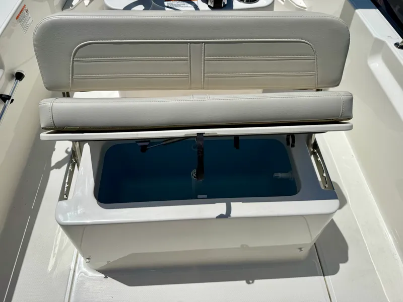 Slide: The Image of Boston Whaler 170 Montauk 2026 - 6